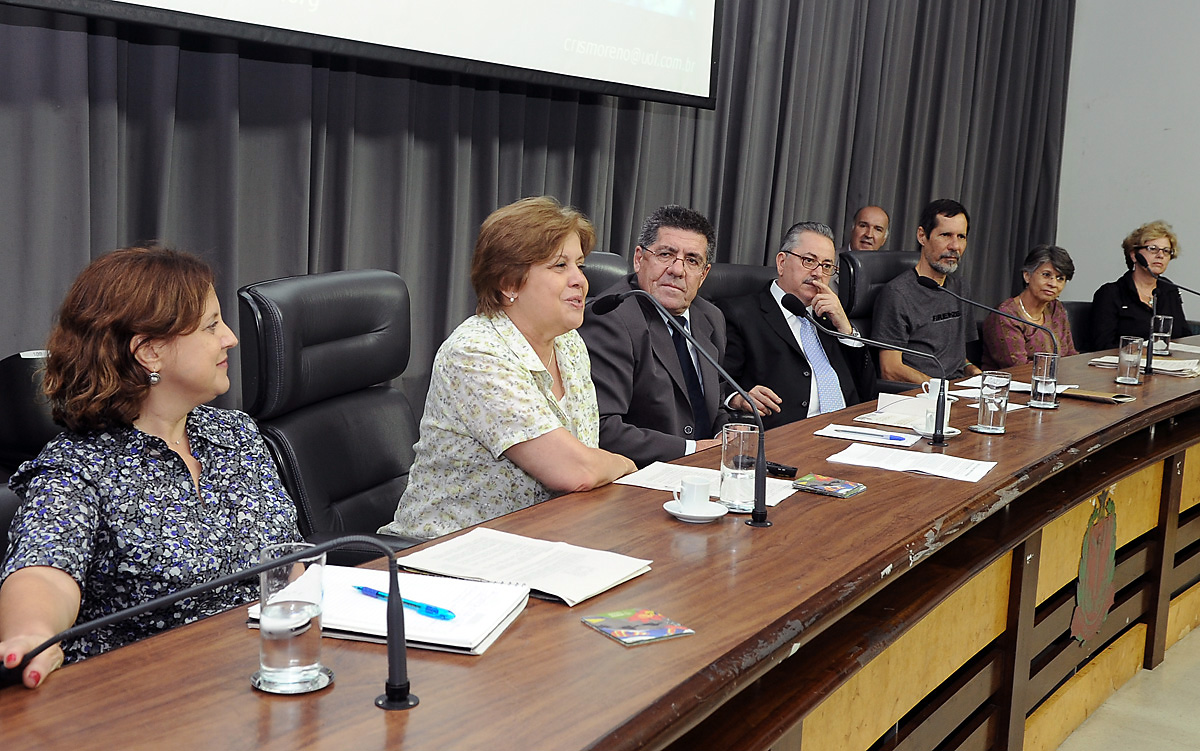 Apresentao da Carta da Terra em reunio da Comisso de Defesa do Meio Ambiente <a style='float:right;color:#ccc' href='https://www3.al.sp.gov.br/repositorio/noticia/01-2011/ComMeioAmbienteMMY01.jpg' target=_blank><i class='bi bi-zoom-in'></i> Clique para ver a imagem </a>
