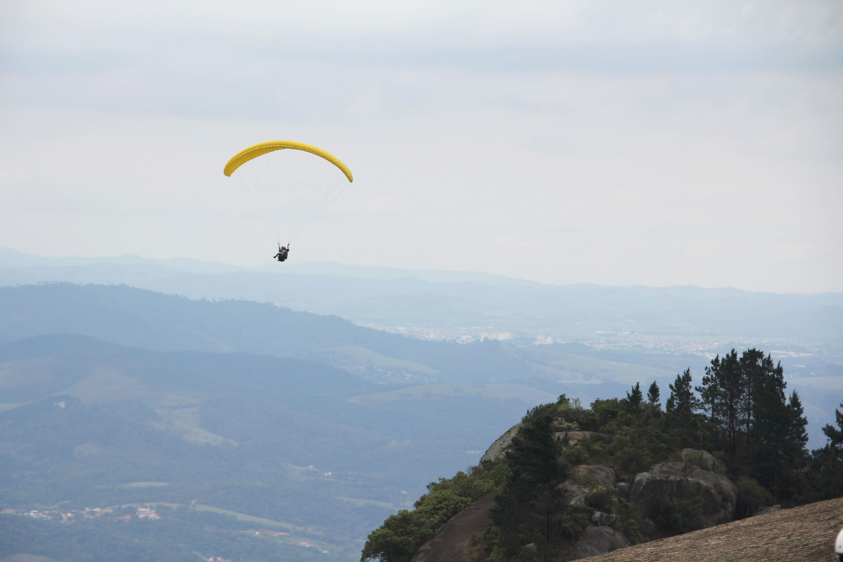 Vo de paraglider <a style='float:right;color:#ccc' href='https://www3.al.sp.gov.br/repositorio/noticia/01-2011/Itapetinga.jpg' target=_blank><i class='bi bi-zoom-in'></i> Clique para ver a imagem </a>