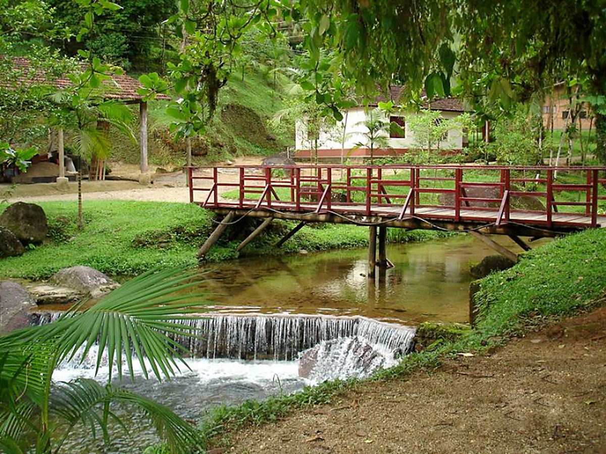 Parque do Peão se transforma em cidade de barracas com mais de 26 mil  acampantes