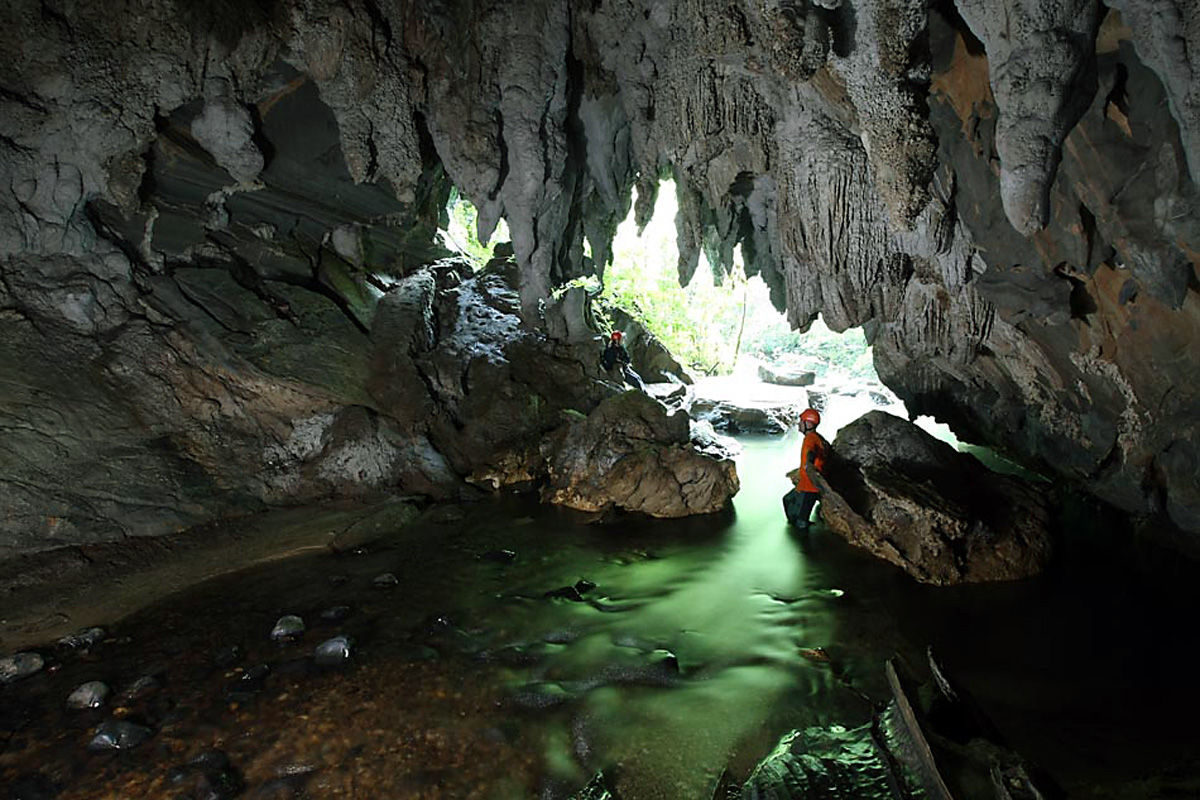 Caverna gua Suja<a style='float:right;color:#ccc' href='https://www3.al.sp.gov.br/repositorio/noticia/01-2011/PARQUECavernaaguaSuja.jpg' target=_blank><i class='bi bi-zoom-in'></i> Clique para ver a imagem </a>