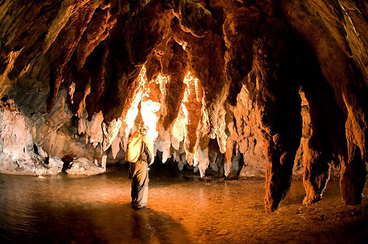 Interior da Caverna Água Suja a style='float:right' href='ht...