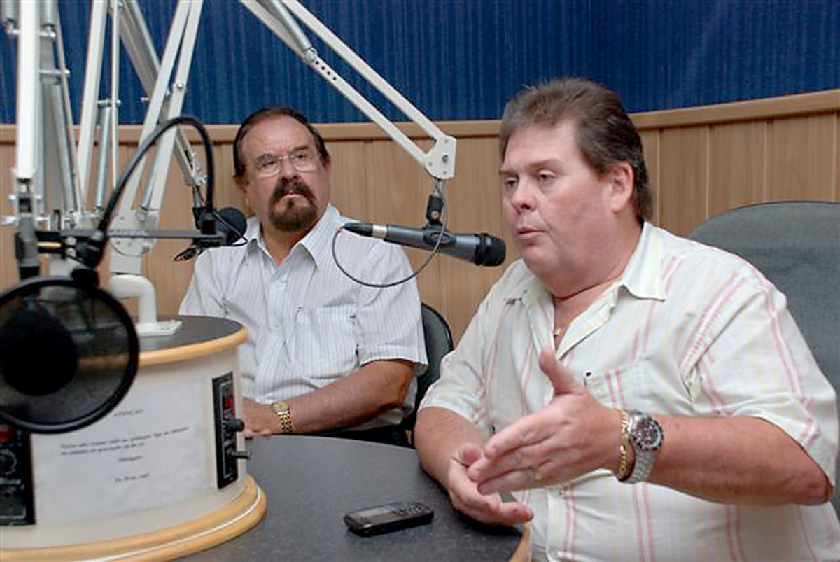  Aldo Demarchi e Roberto Morais visitaram emissoras de rdio e televiso<a style='float:right;color:#ccc' href='https://www3.al.sp.gov.br/repositorio/noticia/01-2012/DEMARCHIaglomerado.jpg' target=_blank><i class='bi bi-zoom-in'></i> Clique para ver a imagem </a>