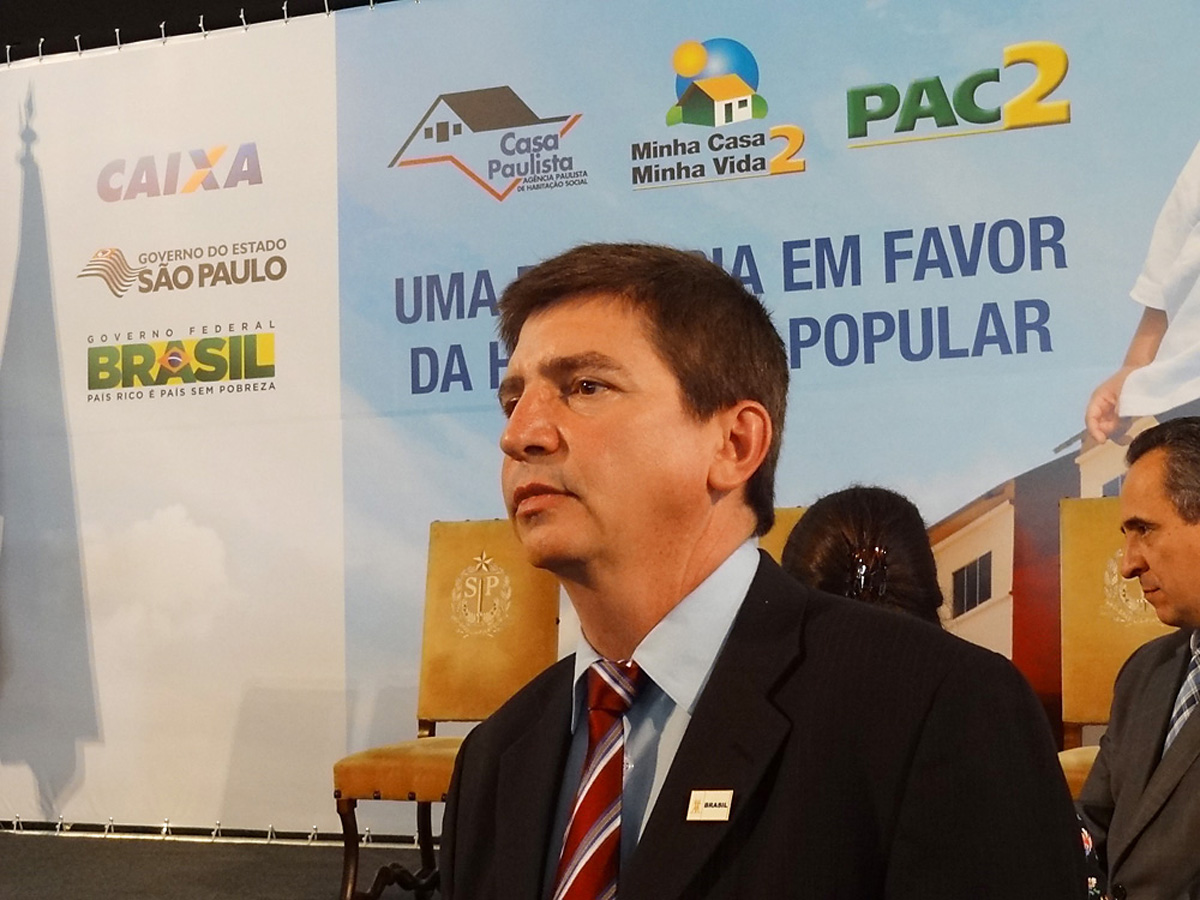 Marco Aurélio durante evento no Palácio dos Bandeirantes<a style='float:right;color:#ccc' href='https://www3.al.sp.gov.br/repositorio/noticia/01-2012/MARCOAURELIOpinheirinho.jpg' target=_blank><i class='bi bi-zoom-in'></i> Clique para ver a imagem </a>
