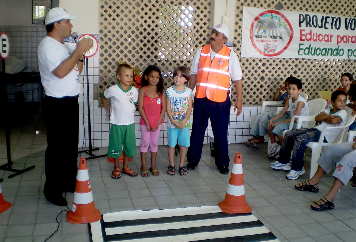 <a style='float:right;color:#ccc' href='https://www3.al.sp.gov.br/repositorio/noticia/01-2012/educacaotransito.jpg' target=_blank><i class='bi bi-zoom-in'></i> Clique para ver a imagem </a>
