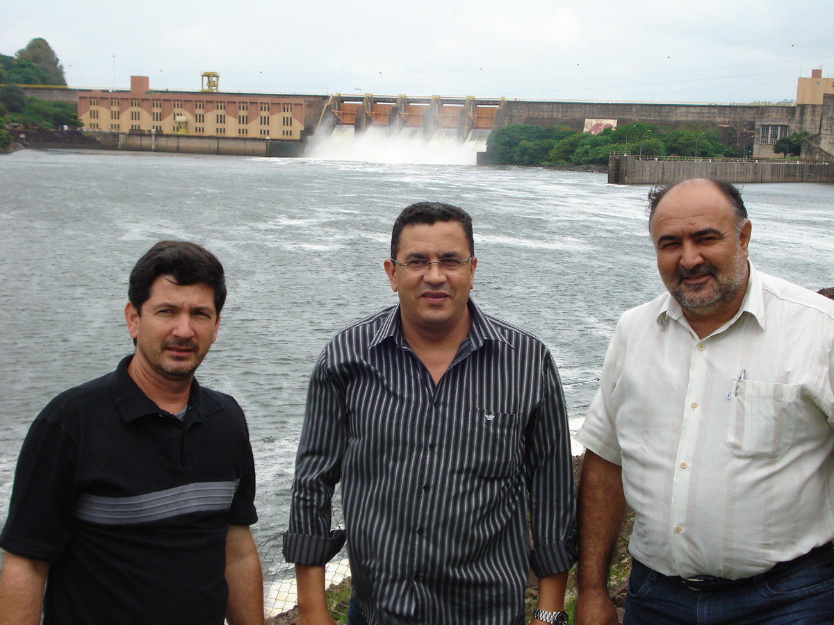 Luiz Vassoler, Gilmaci Santos e Carlos Augusto Gama<a style='float:right;color:#ccc' href='https://www3.al.sp.gov.br/repositorio/noticia/02-2009/GILMACIIGARACU.jpg' target=_blank><i class='bi bi-zoom-in'></i> Clique para ver a imagem </a>