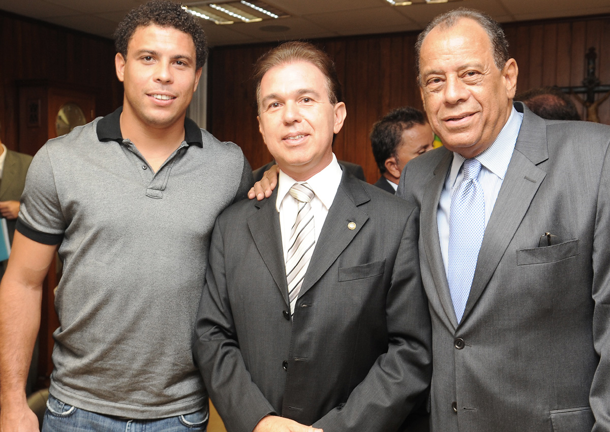 Ronaldo, Waldir Agnello e Carlos Alberto <a style='float:right;color:#ccc' href='https://www3.al.sp.gov.br/repositorio/noticia/02-2010/DEPSERONALDO63mmy.jpg' target=_blank><i class='bi bi-zoom-in'></i> Clique para ver a imagem </a>