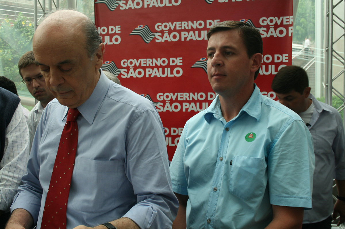 O governador Jos Serra e o deputado Orlando Morando<a style='float:right;color:#ccc' href='https://www3.al.sp.gov.br/repositorio/noticia/02-2010/MORANDOMETROSACOMA.jpg' target=_blank><i class='bi bi-zoom-in'></i> Clique para ver a imagem </a>