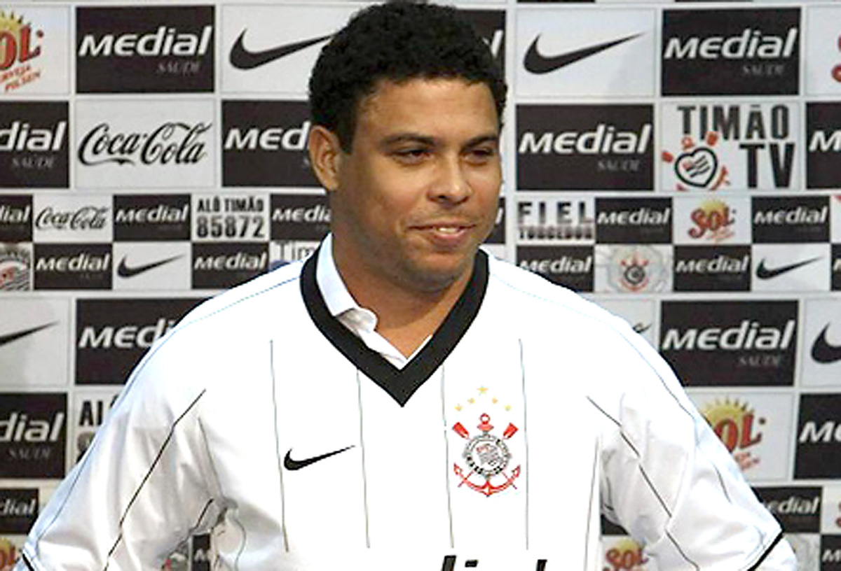 Jogador Ronaldo Nazario confirmou presena no Seminrio Internacional de Futebol<a style='float:right;color:#ccc' href='https://www3.al.sp.gov.br/repositorio/noticia/02-2010/ronaldo_corint_26151_450x350px.jpg' target=_blank><i class='bi bi-zoom-in'></i> Clique para ver a imagem </a>