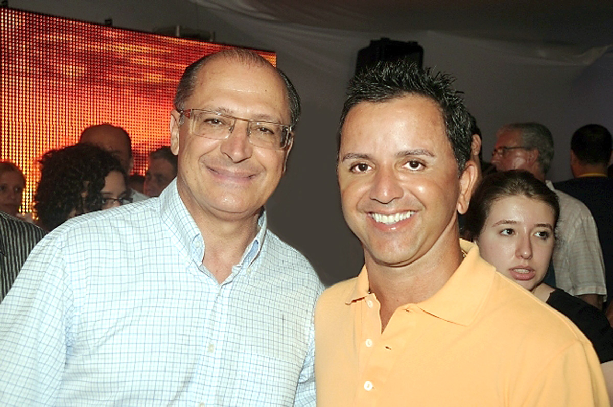 Geraldo Alckmin e Luciano Batista<a style='float:right;color:#ccc' href='https://www3.al.sp.gov.br/repositorio/noticia/02-2011/LUCIANOBATISTAALCK.jpg' target=_blank><i class='bi bi-zoom-in'></i> Clique para ver a imagem </a>