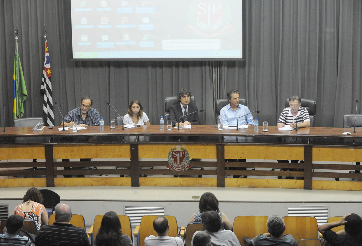 Evento discute a demisso de 680 professores das Faculdades Anhanguera<a style='float:right;color:#ccc' href='https://www3.al.sp.gov.br/repositorio/noticia/02-2012/AudPubAnhanguera08fev12Ze2.jpg' target=_blank><i class='bi bi-zoom-in'></i> Clique para ver a imagem </a>