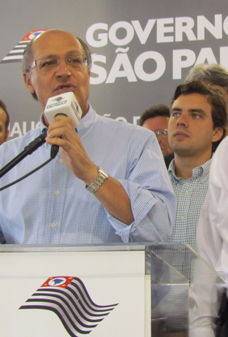 Geraldo Alckmin e Vincius Camarinha<a style='float:right;color:#ccc' href='https://www3.al.sp.gov.br/repositorio/noticia/02-2012/CAMARINHAalckSP333.jpg' target=_blank><i class='bi bi-zoom-in'></i> Clique para ver a imagem </a>