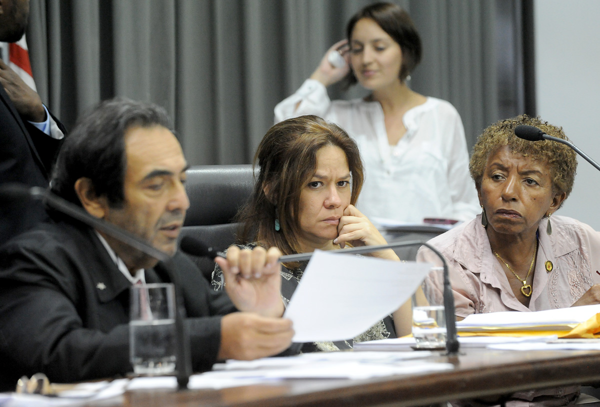 Adriano Diogo, Margareth Barreto e Leci Brando<a style='float:right;color:#ccc' href='https://www3.al.sp.gov.br/repositorio/noticia/02-2012/ComDefDirPessoaHumanahj14Fev12VM1.jpg' target=_blank><i class='bi bi-zoom-in'></i> Clique para ver a imagem </a>