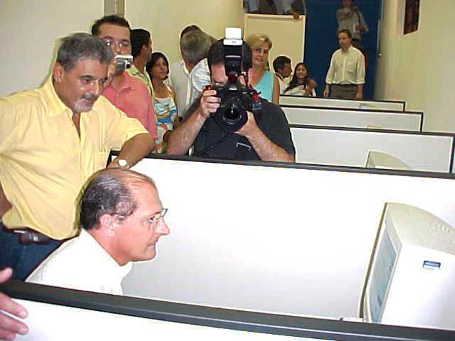 Deputado Pedro Tobias e o governador Geraldo Alckmin<a style='float:right;color:#ccc' href='https://www3.al.sp.gov.br/repositorio/noticia/03-2008/PTobiasArealva3.jpg' target=_blank><i class='bi bi-zoom-in'></i> Clique para ver a imagem </a>