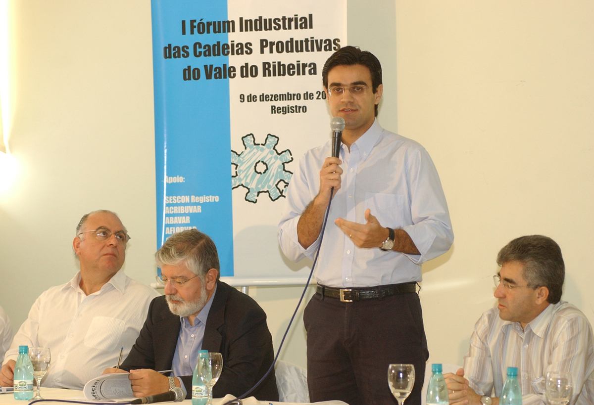 O presidente Rodrigo Garcia participa da abertura do I Frum Industrial das Cadeias Produtivas do Vale do Ribeira<a style='float:right;color:#ccc' href='https://www3.al.sp.gov.br/repositorio/noticia/03-2008/REGISTRORodrigo2154ZE.jpg' target=_blank><i class='bi bi-zoom-in'></i> Clique para ver a imagem </a>