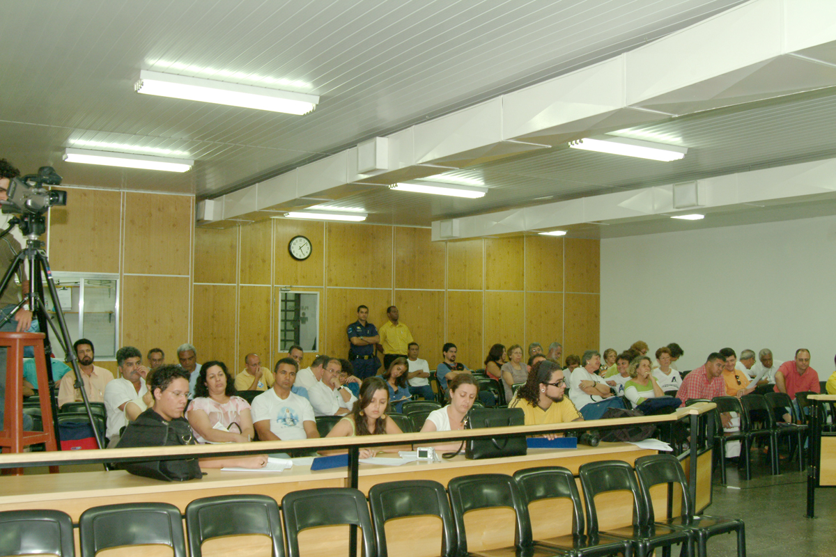 Audincia Pblica em Araraquara <a style='float:right;color:#ccc' href='https://www3.al.sp.gov.br/repositorio/noticia/03-2008/araraqpubl.jpg' target=_blank><i class='bi bi-zoom-in'></i> Clique para ver a imagem </a>