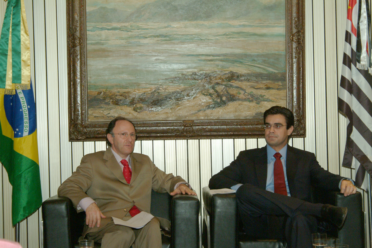 Sergio Serber e o presidente Rodrigo Garcia<a style='float:right;color:#ccc' href='https://www3.al.sp.gov.br/repositorio/noticia/03-2008/conscre.jpg' target=_blank><i class='bi bi-zoom-in'></i> Clique para ver a imagem </a>