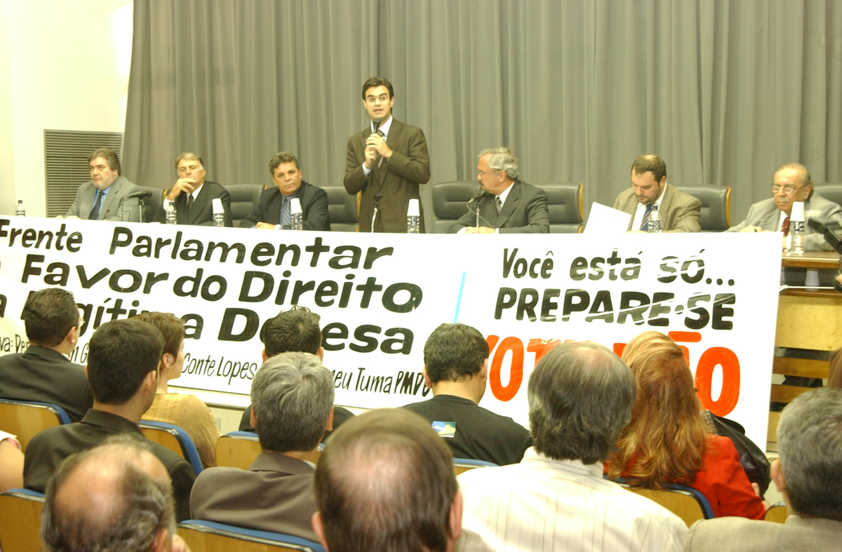 Rodrigo Garcia, presidente da Assemblia Legislativa (ao microfone)<a style='float:right;color:#ccc' href='https://www3.al.sp.gov.br/repositorio/noticia/03-2008/legdefesa.jpg' target=_blank><i class='bi bi-zoom-in'></i> Clique para ver a imagem </a>