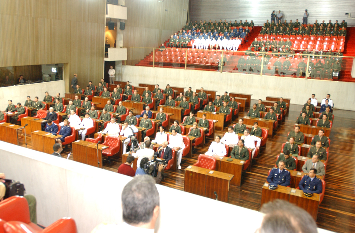 Foras Armadas homenageada no Plenrio Juscelino Kubitschek<a style='float:right;color:#ccc' href='https://www3.al.sp.gov.br/repositorio/noticia/03-2008/solene2.jpg' target=_blank><i class='bi bi-zoom-in'></i> Clique para ver a imagem </a>