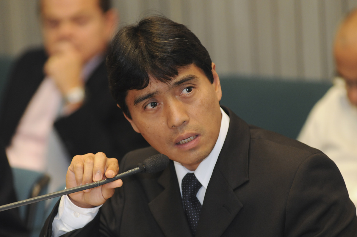 Deputado Hlio Nishimoto, autor da emenda para pavimentao<a style='float:right;color:#ccc' href='https://www3.al.sp.gov.br/repositorio/noticia/03-2010/NISHIMOTOCOMPLEXOESPBANA.jpg' target=_blank><i class='bi bi-zoom-in'></i> Clique para ver a imagem </a>