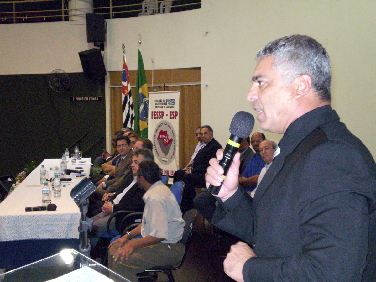 Olimpio Gomes discursa na solenidade de posse da Fessp<a style='float:right;color:#ccc' href='https://www3.al.sp.gov.br/repositorio/noticia/03-2010/OLIMPIOGOMESFESSPESP.jpg' target=_blank><i class='bi bi-zoom-in'></i> Clique para ver a imagem </a>