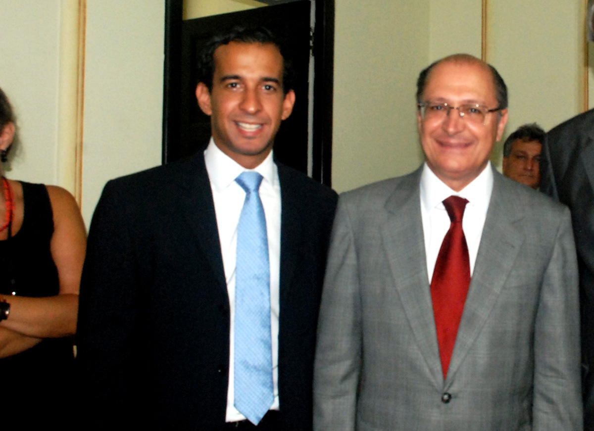 Paulo Alexandre e Geraldo Alckmin durante o seminrio<a style='float:right;color:#ccc' href='https://www3.al.sp.gov.br/repositorio/noticia/03-2010/PAULOALEXACAO.jpg' target=_blank><i class='bi bi-zoom-in'></i> Clique para ver a imagem </a>