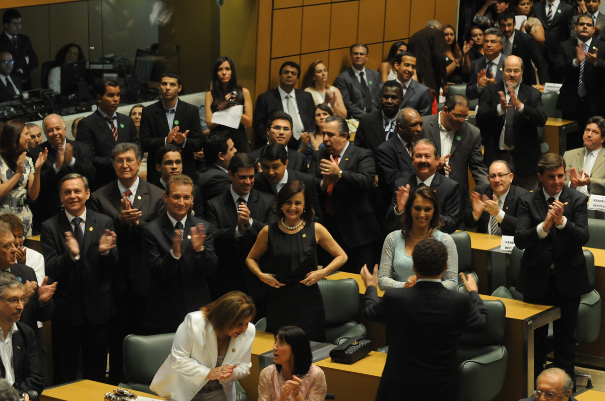 Deputados eleitos durante cerimnia de posse <a style='float:right;color:#ccc' href='https://www3.al.sp.gov.br/repositorio/noticia/03-2011/33.jpg' target=_blank><i class='bi bi-zoom-in'></i> Clique para ver a imagem </a>