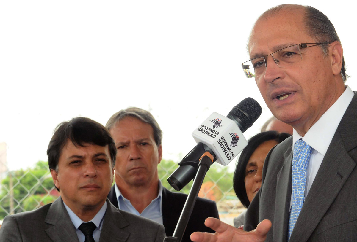 Dilmo dos Santos participa de evento com governador Alckmin<a style='float:right;color:#ccc' href='https://www3.al.sp.gov.br/repositorio/noticia/03-2011/DILMODOSSANTOSTIETEw.jpg' target=_blank><i class='bi bi-zoom-in'></i> Clique para ver a imagem </a>