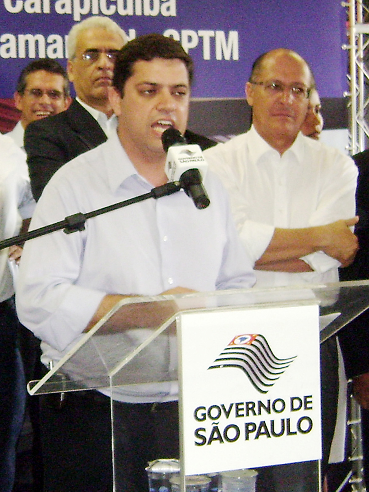 Marcos Neves e o governador Geraldo Alckmin durante inaugurao da reformada estao Carapicuba<a style='float:right;color:#ccc' href='https://www3.al.sp.gov.br/repositorio/noticia/03-2011/MARCOSNEVES.jpg' target=_blank><i class='bi bi-zoom-in'></i> Clique para ver a imagem </a>