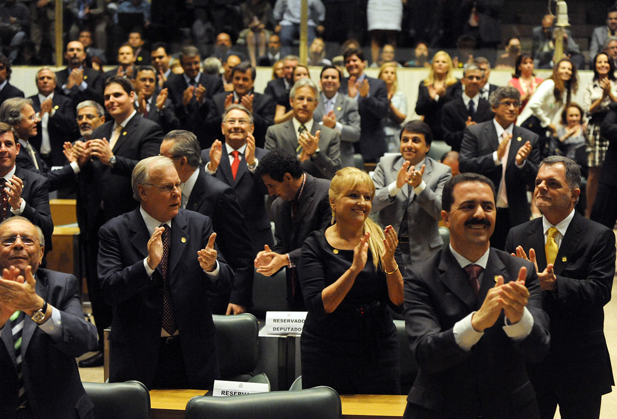 Parlamentares da 17 Legislatura <a style='float:right;color:#ccc' href='https://www3.al.sp.gov.br/repositorio/noticia/03-2011/PosseDSC6439ZED.jpg' target=_blank><i class='bi bi-zoom-in'></i> Clique para ver a imagem </a>