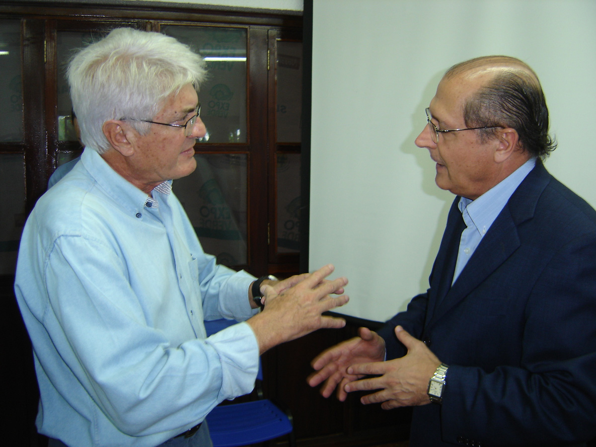 Roberto Engler e Geraldo Alckmin<a style='float:right;color:#ccc' href='https://www3.al.sp.gov.br/repositorio/noticia/04-2009/ENGLERALCKMINFRANCA.jpg' target=_blank><i class='bi bi-zoom-in'></i> Clique para ver a imagem </a>