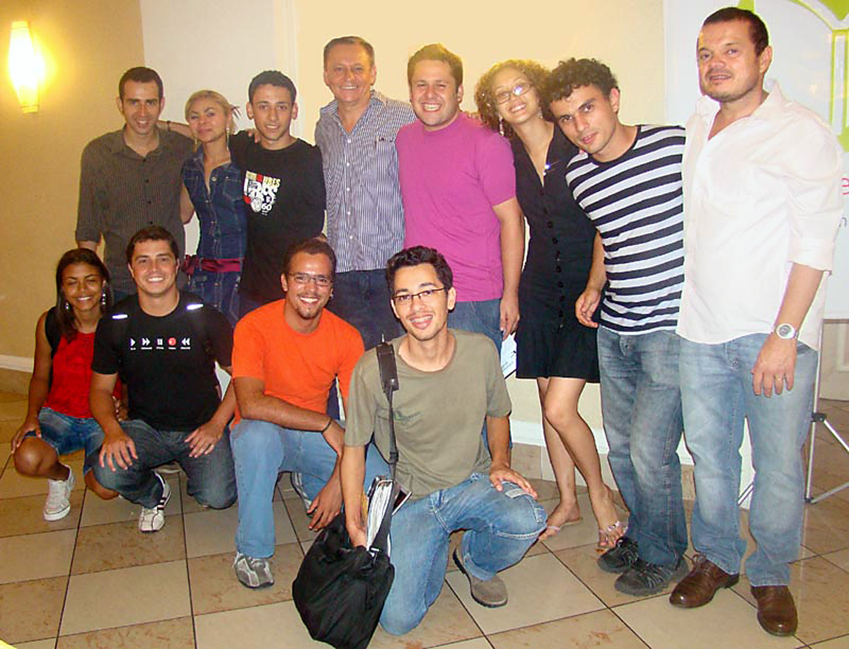Pedro Bigardi com os integrantes da UEE-SP<a style='float:right;color:#ccc' href='https://www3.al.sp.gov.br/repositorio/noticia/04-2010/BIGARDIPEC.jpg' target=_blank><i class='bi bi-zoom-in'></i> Clique para ver a imagem </a>