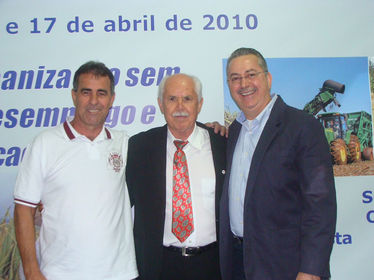 Carlos Travaioli, Toninho Bom e Chico Sardelli <a style='float:right;color:#ccc' href='https://www3.al.sp.gov.br/repositorio/noticia/04-2010/SARDELLISINDCAPIVARI.jpg' target=_blank><i class='bi bi-zoom-in'></i> Clique para ver a imagem </a>