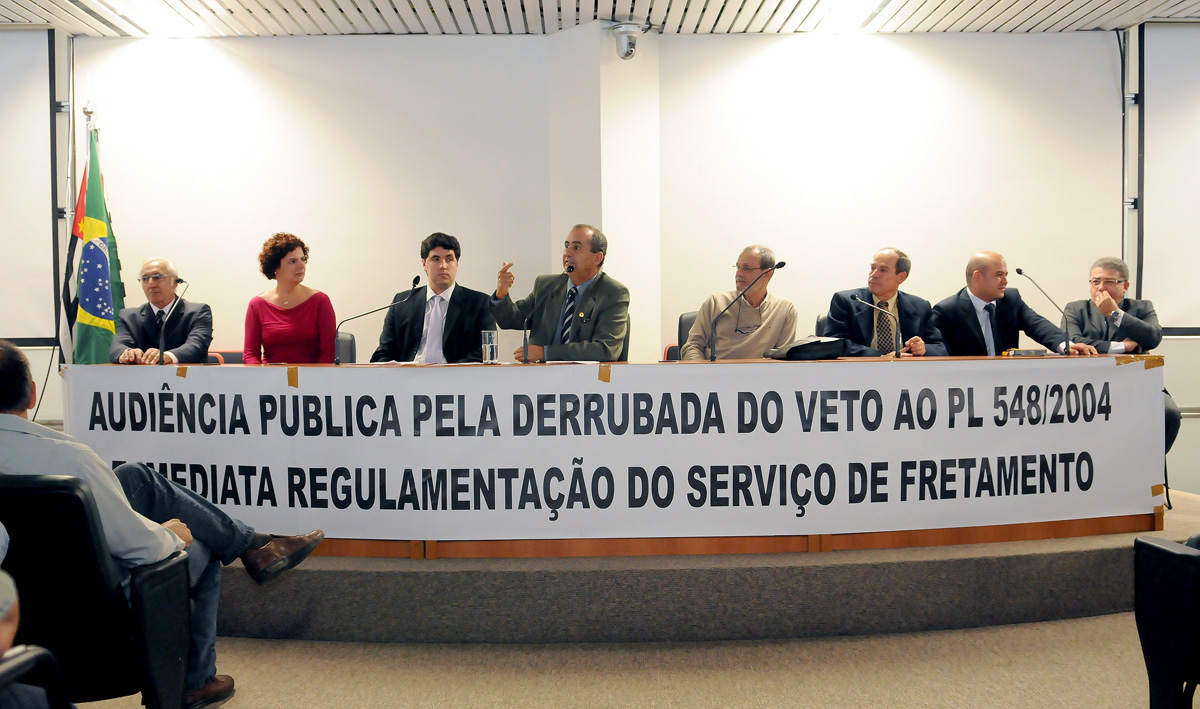 Regulamentao do transporte por fretamento em debate na Alesp<a style='float:right;color:#ccc' href='https://www3.al.sp.gov.br/repositorio/noticia/04-2011/FRETAMENTOMAUnomeada1.jpg' target=_blank><i class='bi bi-zoom-in'></i> Clique para ver a imagem </a>