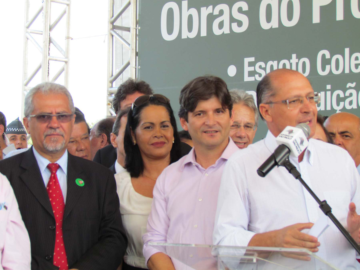 Heroilma acompanha Geraldo Alckmin em visita a Aruj<a style='float:right;color:#ccc' href='https://www3.al.sp.gov.br/repositorio/noticia/04-2011/HEROILMAALCKMINx.jpg' target=_blank><i class='bi bi-zoom-in'></i> Clique para ver a imagem </a>