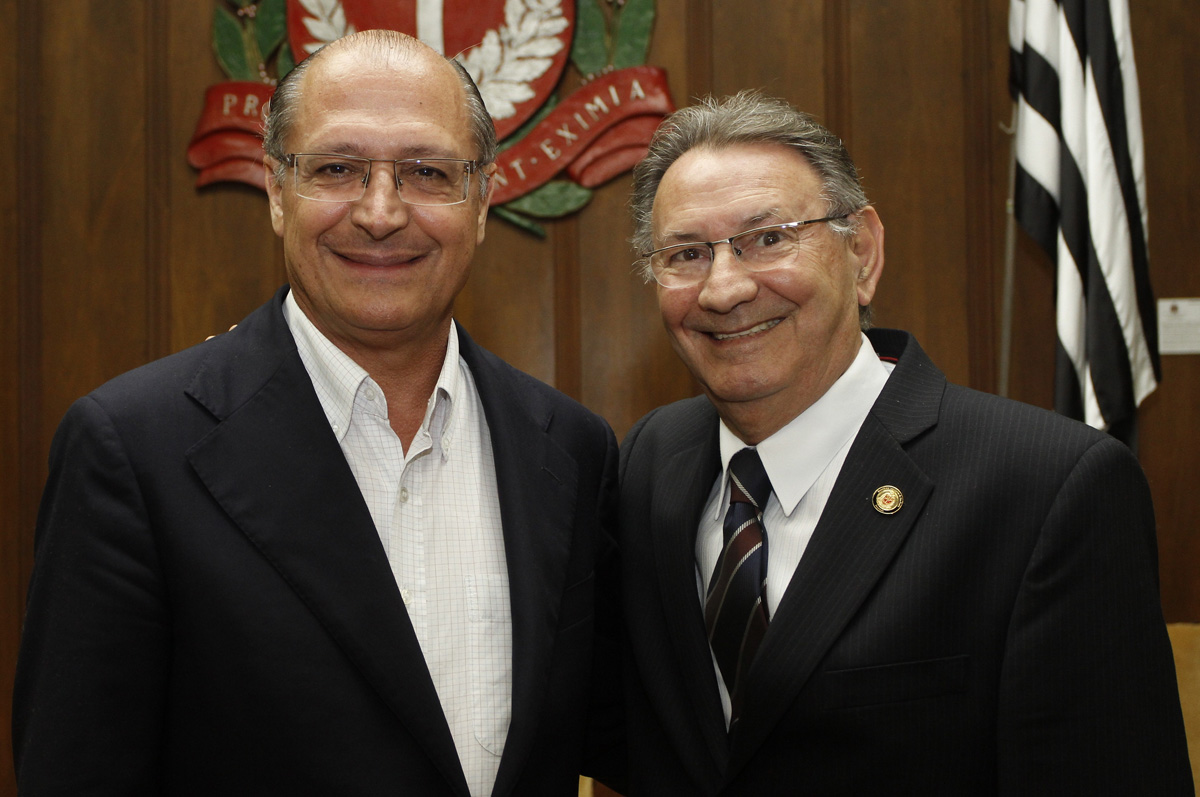 Geraldo Alckmin e Ulysses<a style='float:right;color:#ccc' href='https://www3.al.sp.gov.br/repositorio/noticia/04-2011/ULYSSESparceiroX.jpg' target=_blank><i class='bi bi-zoom-in'></i> Clique para ver a imagem </a>