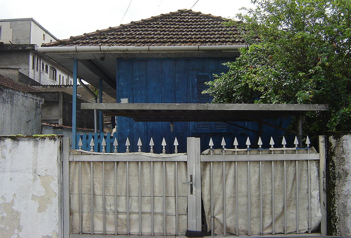 Imagem de casa da zona noroeste de Santos<a style='float:right;color:#ccc' href='https://www3.al.sp.gov.br/repositorio/noticia/05-2009/PAULOALEXIMOVEIS.jpg' target=_blank><i class='bi bi-zoom-in'></i> Clique para ver a imagem </a>