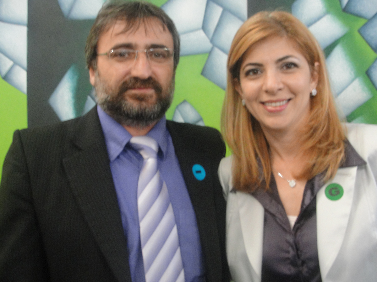 O prefeito de Populina e a deputada Haifa Madi<a style='float:right;color:#ccc' href='https://www3.al.sp.gov.br/repositorio/noticia/05-2010/HAIFAPOPULINA.jpg' target=_blank><i class='bi bi-zoom-in'></i> Clique para ver a imagem </a>