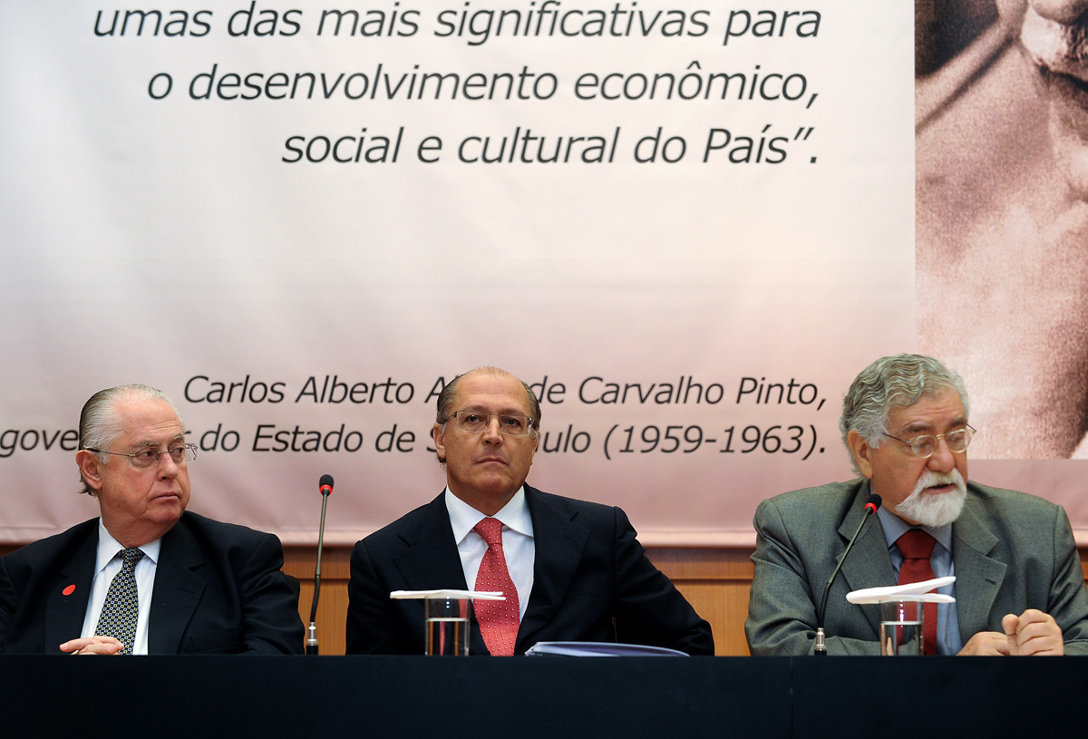 Barros Munhoz, Geraldo Alckmin e Celso Lafer<a style='float:right;color:#ccc' href='https://www3.al.sp.gov.br/repositorio/noticia/05-2011/FAPESPmmy6206.jpg' target=_blank><i class='bi bi-zoom-in'></i> Clique para ver a imagem </a>