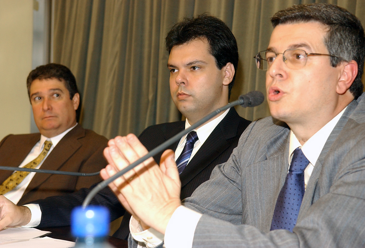 Mauro Ricardo Machado Costa, Bruno Covas e Marcos Fbio de Oliveira Nusdeo<a style='float:right;color:#ccc' href='https://www3.al.sp.gov.br/repositorio/noticia/06-2008/CFOMESA12jun08Ze.jpg' target=_blank><i class='bi bi-zoom-in'></i> Clique para ver a imagem </a>
