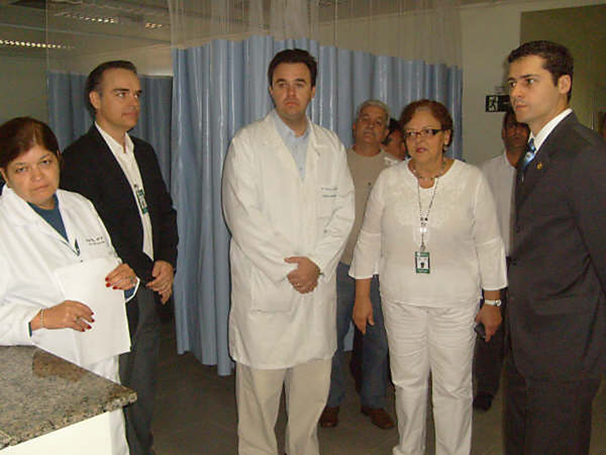 Deputado Cssio Navarro em visita ao Hospital Irm Dulce<a style='float:right;color:#ccc' href='https://www3.al.sp.gov.br/repositorio/noticia/06-2009/CASSIONAVARROHOSPITAL.jpg' target=_blank><i class='bi bi-zoom-in'></i> Clique para ver a imagem </a>