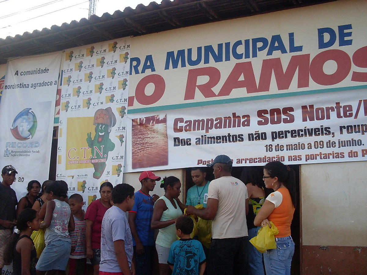 Entrega de donativos da campanha SOS Norte-Nordeste<a style='float:right;color:#ccc' href='https://www3.al.sp.gov.br/repositorio/noticia/06-2009/GONDIMMARANHAO.jpg' target=_blank><i class='bi bi-zoom-in'></i> Clique para ver a imagem </a>