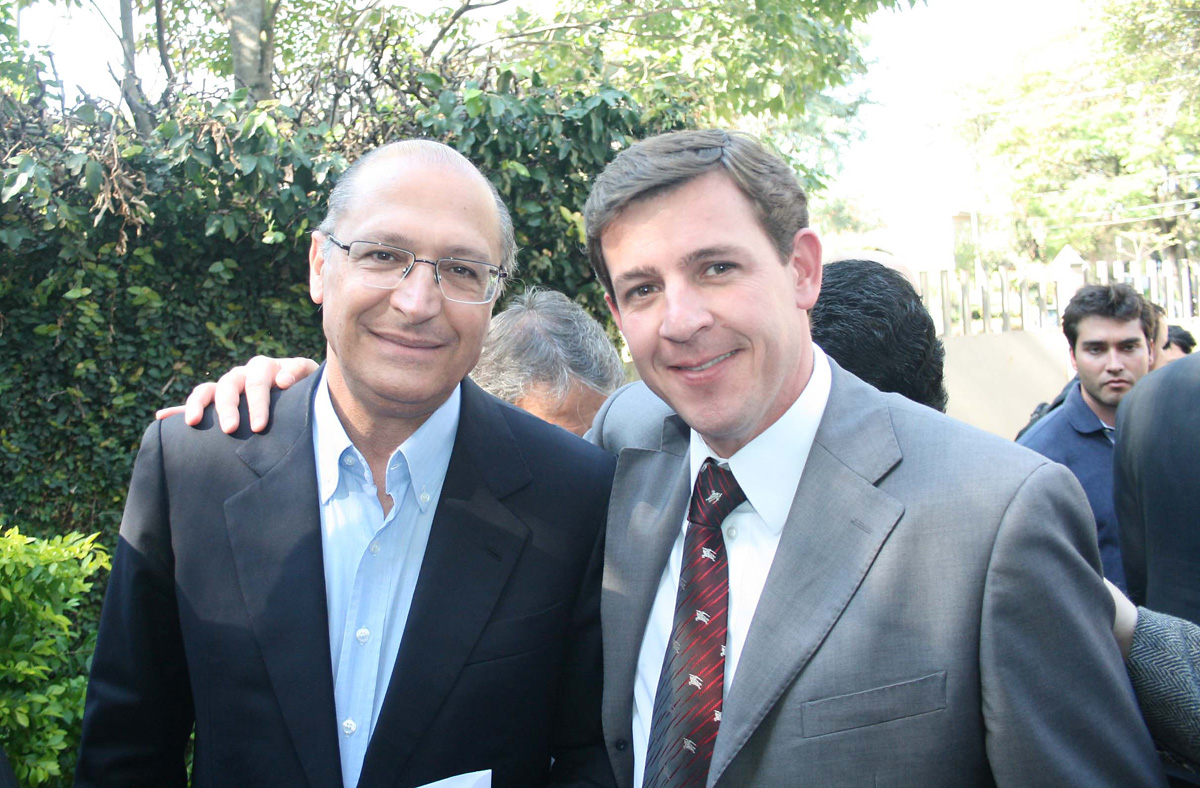 Geraldo Alckmin e Orlando Morando<a style='float:right;color:#ccc' href='https://www3.al.sp.gov.br/repositorio/noticia/06-2010/MORANDOCASAMARIOCOVAS.jpg' target=_blank><i class='bi bi-zoom-in'></i> Clique para ver a imagem </a>