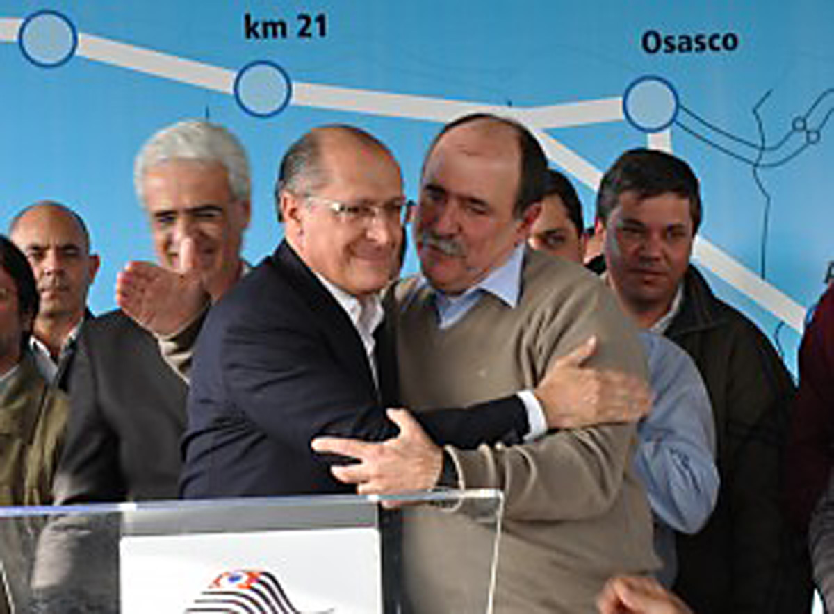 Alckmin e Caramez<a style='float:right;color:#ccc' href='https://www3.al.sp.gov.br/repositorio/noticia/06-2011/CARAMEZcorredorMETROPOLITANO.jpg' target=_blank><i class='bi bi-zoom-in'></i> Clique para ver a imagem </a>