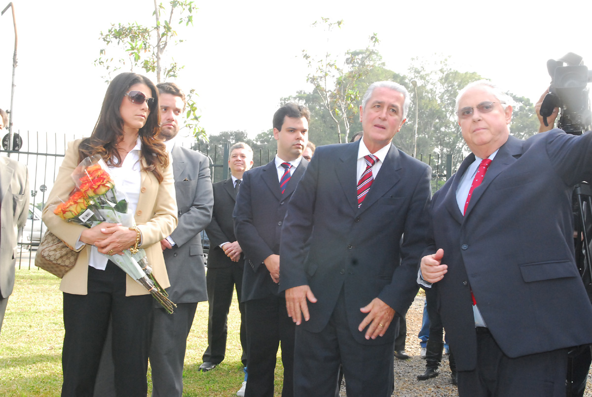 Ricardo Montoro, Barros Munhoz membros da famlia Montoro<a style='float:right;color:#ccc' href='https://www3.al.sp.gov.br/repositorio/noticia/07-2009/ATOmontoroC.jpg' target=_blank><i class='bi bi-zoom-in'></i> Clique para ver a imagem </a>