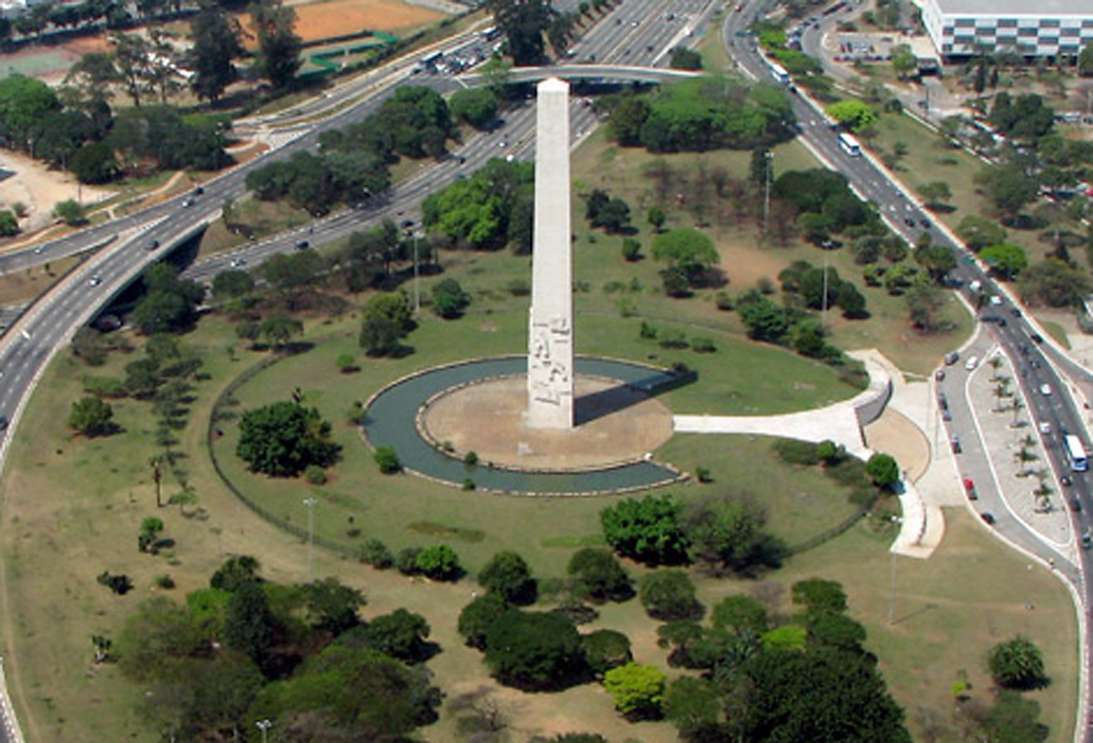 Monumento ao Soldado Constitucionalista e arredores<a style='float:right;color:#ccc' href='https://www3.al.sp.gov.br/repositorio/noticia/07-2009/obeliscoB.jpg' target=_blank><i class='bi bi-zoom-in'></i> Clique para ver a imagem </a>