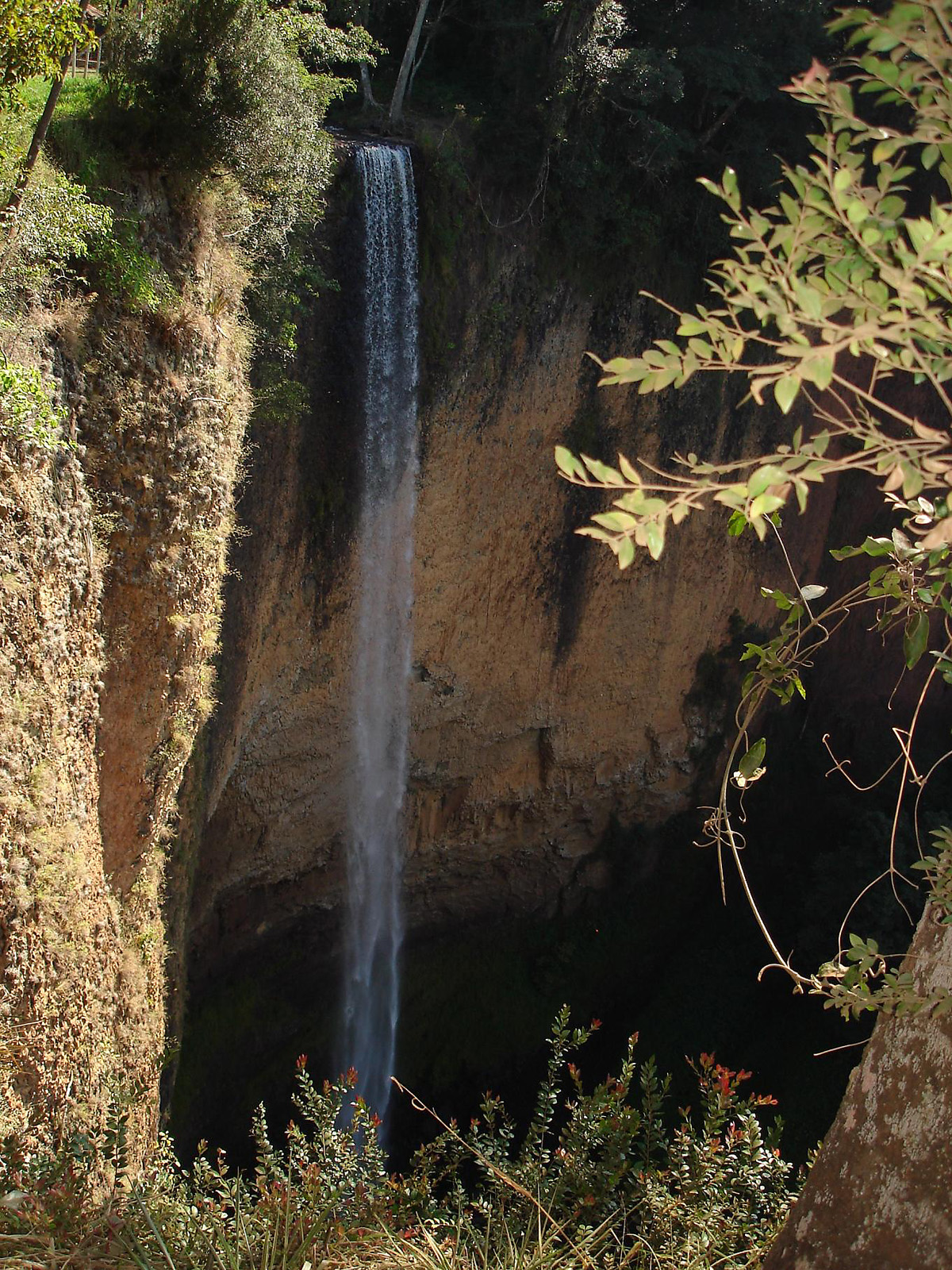Cachoeira do Salto<a style='float:right;color:#ccc' href='https://www3.al.sp.gov.br/repositorio/noticia/07-2010/SAOPEDROcachoeiradosaltao.jpg' target=_blank><i class='bi bi-zoom-in'></i> Clique para ver a imagem </a>