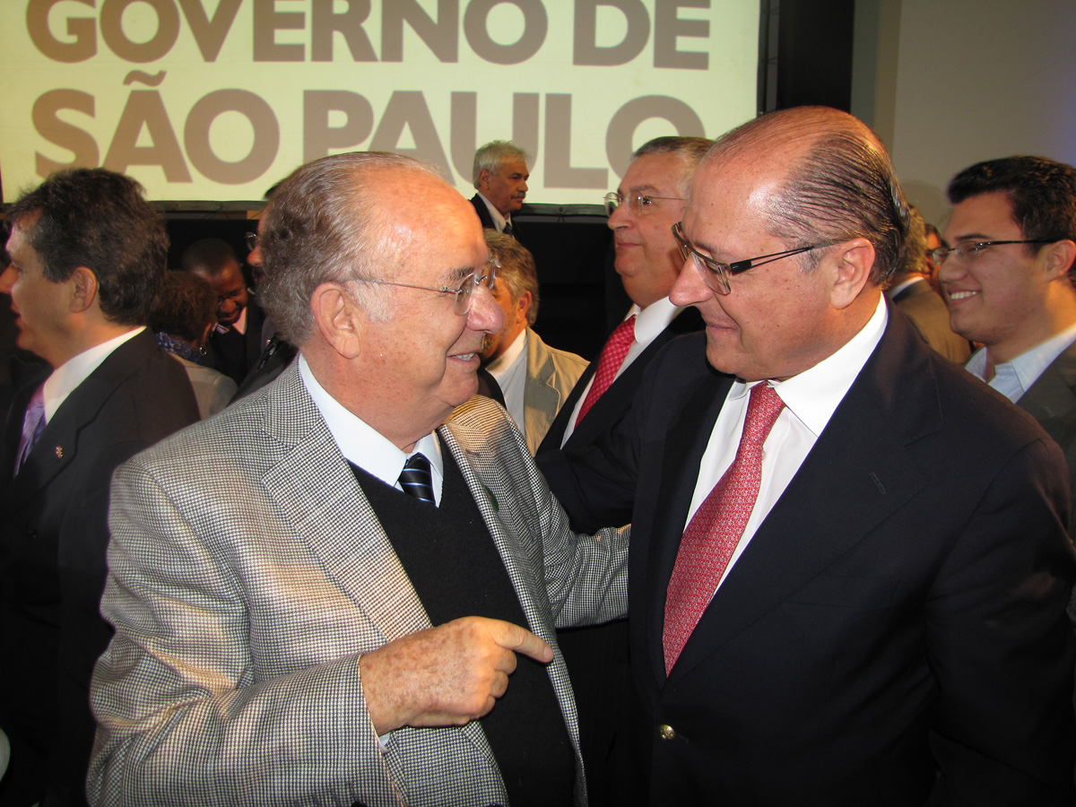 Ary Fossen e Geraldo Alckmin<a style='float:right;color:#ccc' href='https://www3.al.sp.gov.br/repositorio/noticia/07-2011/ARYFOSSENalvckmin.jpg' target=_blank><i class='bi bi-zoom-in'></i> Clique para ver a imagem </a>