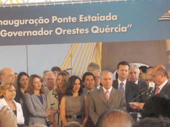 Governador Geraldo Alckmin inaugura nova ponte <a style='float:right;color:#ccc' href='https://www3.al.sp.gov.br/repositorio/noticia/07-2011/ESTEVAMponteQUERCIA.jpg' target=_blank><i class='bi bi-zoom-in'></i> Clique para ver a imagem </a>