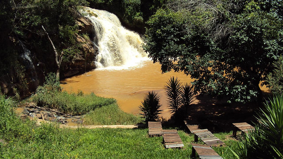Cachoeira em Piraj <a style='float:right;color:#ccc' href='https://www3.al.sp.gov.br/repositorio/noticia/08-2010/piraju2.jpg' target=_blank><i class='bi bi-zoom-in'></i> Clique para ver a imagem </a>
