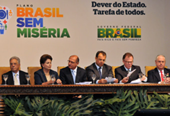 Fernando Henrique, Dilma Roussef, Geraldo  Alckmin, Srgio Cabral, Renato Casagrande e Barros Munhoz<a style='float:right;color:#ccc' href='https://www3.al.sp.gov.br/repositorio/noticia/08-2011/BrasilsemMiseriaMAC62.jpg' target=_blank><i class='bi bi-zoom-in'></i> Clique para ver a imagem </a>